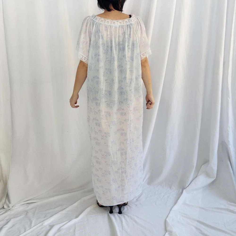 80s White, Blue,‎ and Purple Floral Nightgown